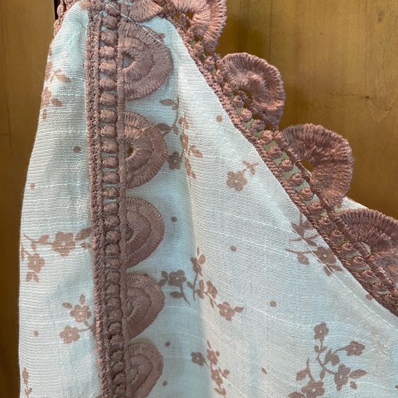 MINE (Buckle) Floral Boho Crochet Trim Tank Top Cami NWOT - Picture 4 of 6